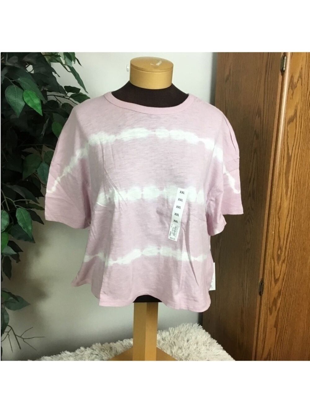 SO cropped short sleeve tee Womanβs Juniors XXL pink & white tie dye